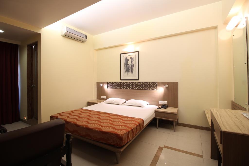Hotel Samrat Мумбаї Номер фото